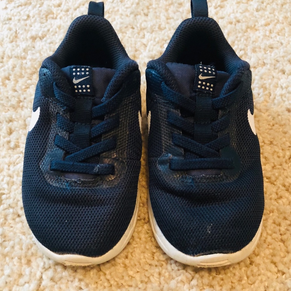 Navy blue/white nike